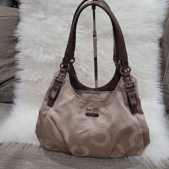🔹️Coach 🔹️Madison Maggie Op Art Dotted Shoulder Bag - Picture 2 of 11